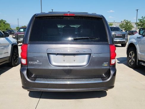 Used 2019 Dodge Grand Caravan SXT FWD image 2
