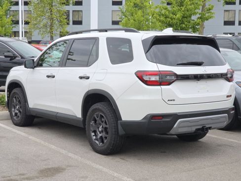 Certified 2023 Honda Pilot TrailSport image 8