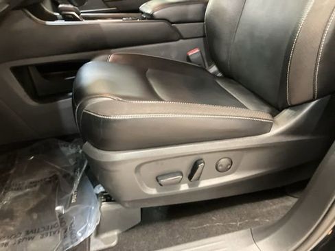 Used 2022 Nissan Pathfinder SL w/ SL Black Package image 18