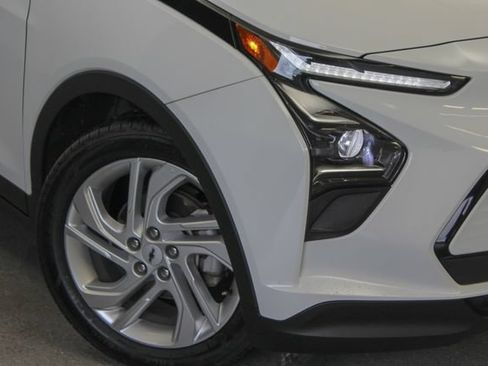 Used 2023 Chevrolet Bolt LT w/ Driver Confidence Package FWD image 3