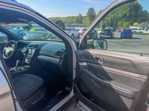 Used 2019 Ford Explorer XLT w/ Equipment Group 201A FWD image 22