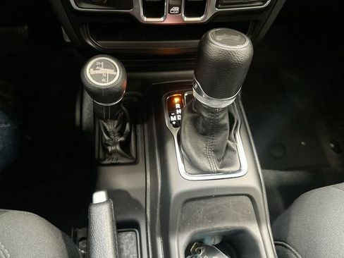 Used 2022 Jeep Wrangler Unlimited Sport AWD/4WD image 22