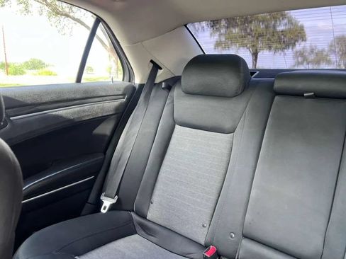 Used 2018 Chrysler 300 Touring RWD image 17