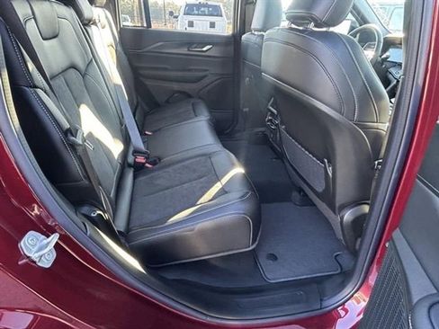 New 2025 Jeep Grand Cherokee Altitude image 25