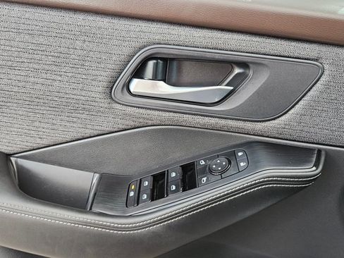 Used 2022 Nissan Rogue SV FWD image 23