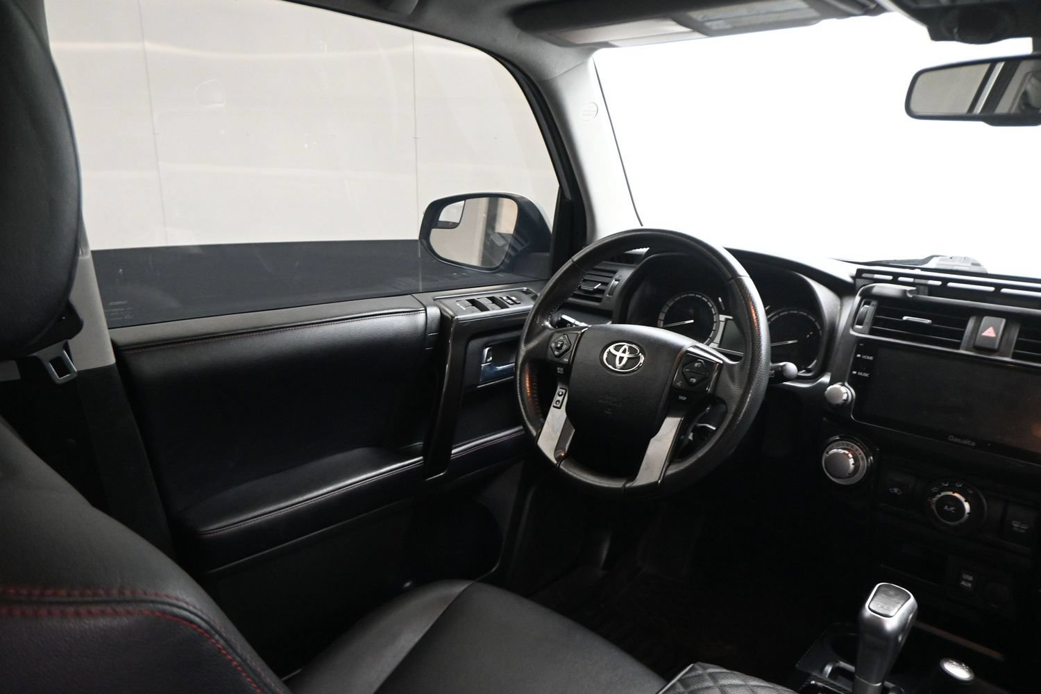 Used 2018 Toyota 4Runner TRD Off-Road Premium AWD/4WD image 14