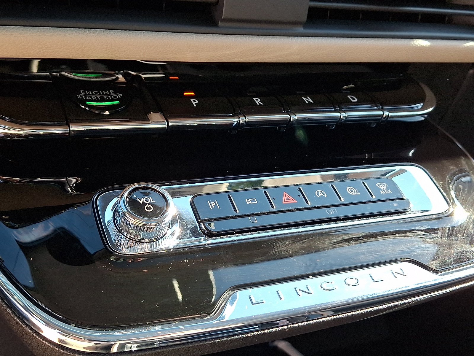 Used 2025 Lincoln Corsair Reserve AWD/4WD image 14