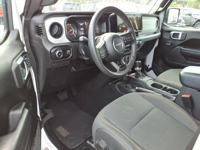 Used 2025 Jeep Wrangler Unlimited Sport AWD/4WD image 15