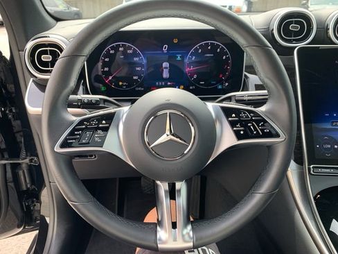 Used 2025 Mercedes-Benz GLC 300 4MATIC image 22