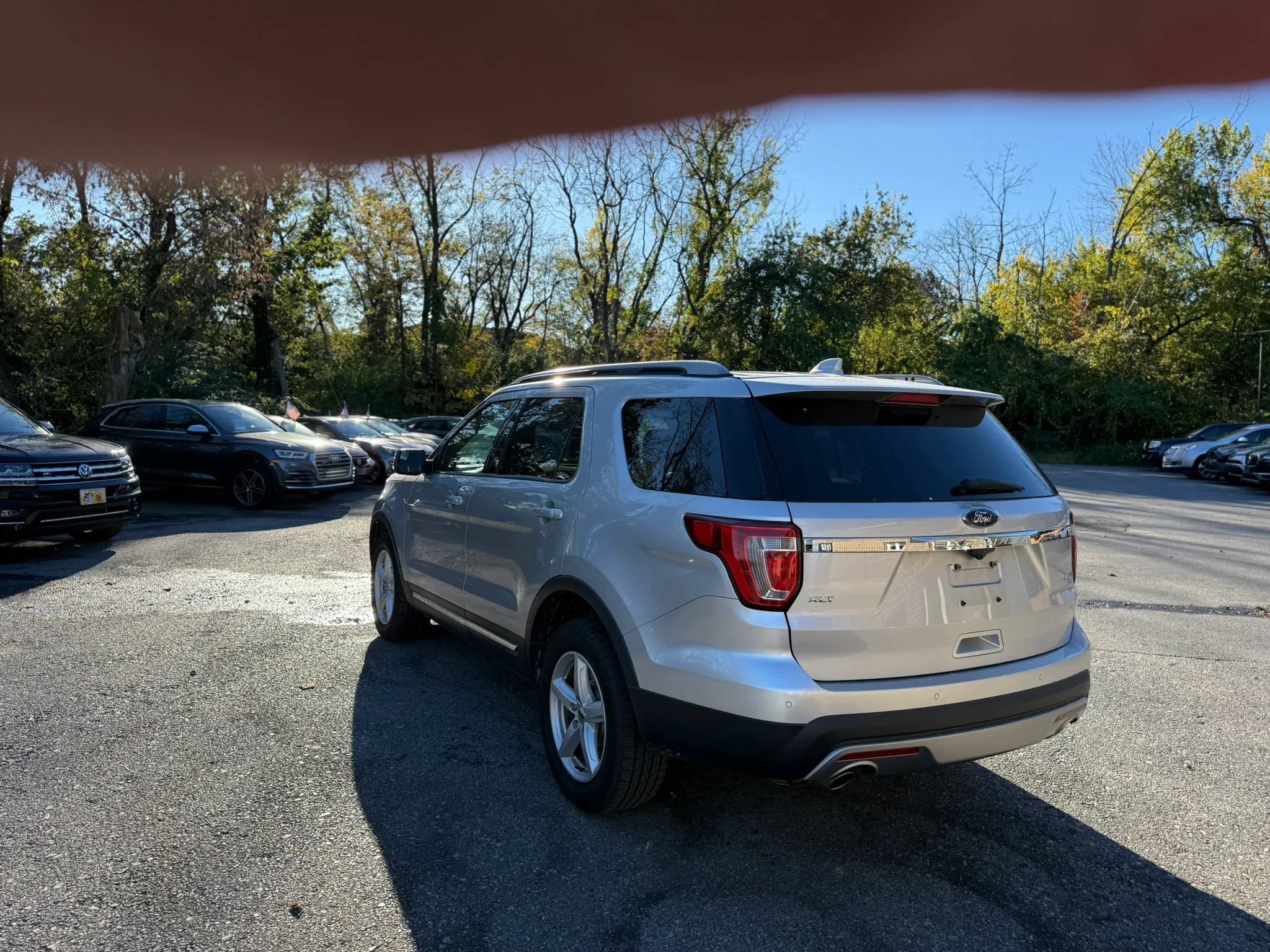 Used 2016 Ford Explorer XLT w/ Equipment Group 202A AWD/4WD image 4
