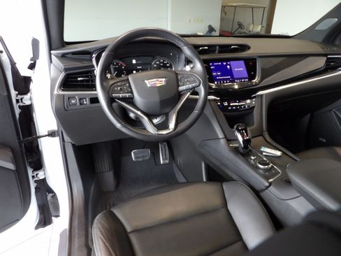 Used 2024 Cadillac XT6 Sport w/ LPO, Floor Liner Package AWD/4WD image 16