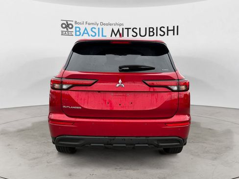 Used 2024 Mitsubishi Outlander ES image 4