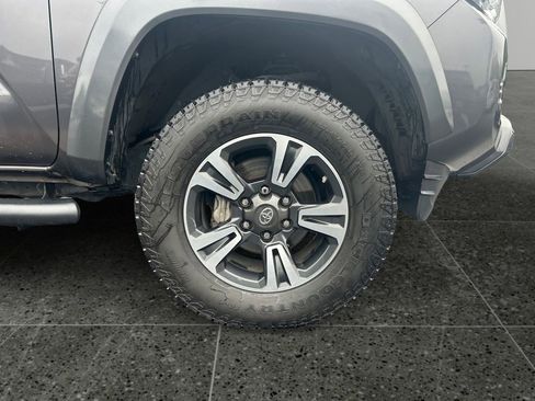 Used 2016 Toyota Tacoma TRD Sport w/ Towing Package image 9