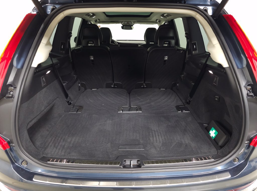 Certified 2025 Volvo XC90 B5 Core w/ Protection Package Premier AWD/4WD image 8