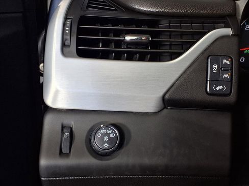 Used 2018 GMC Yukon XL SLT image 15