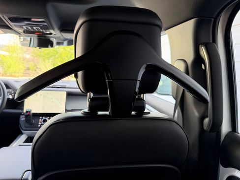 New 2026 Land Rover Defender 130 X-Dynamic SE image 27