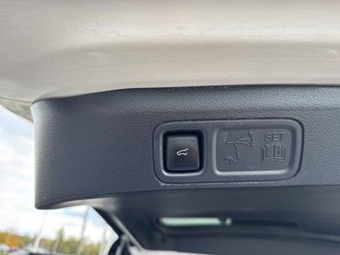 Used 2024 Ford Expedition Limited image 14