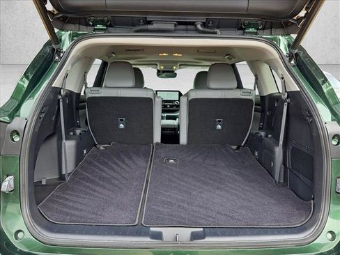 Used 2023 Toyota Highlander XLE FWD image 5