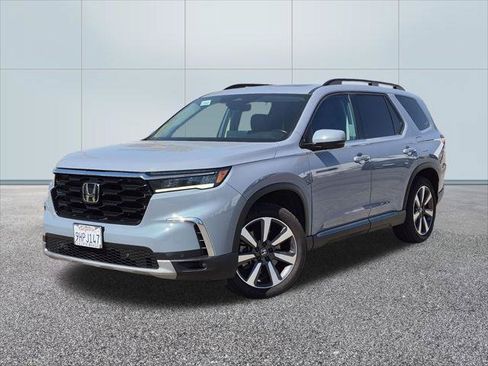 Used 2023 Honda Pilot Touring image 1