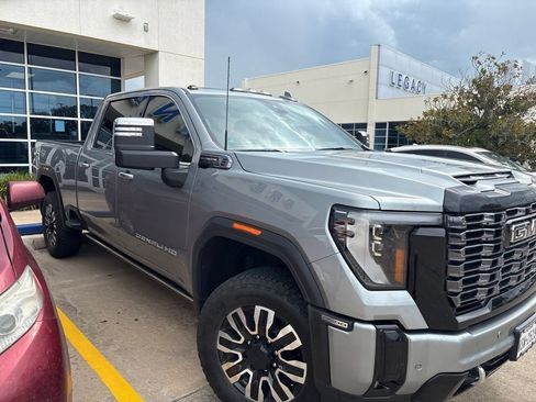 Used 2025 GMC Sierra 2500 Denali Ultimate AWD/4WD image 3
