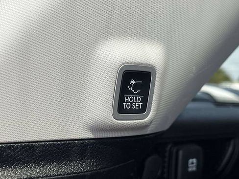 Used 2023 Jeep Grand Cherokee Limited AWD/4WD image 22