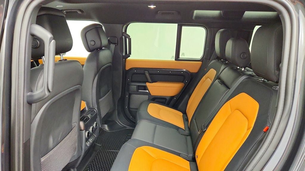 Used 2024 Land Rover Defender 110 X-Dynamic SE AWD/4WD image 22