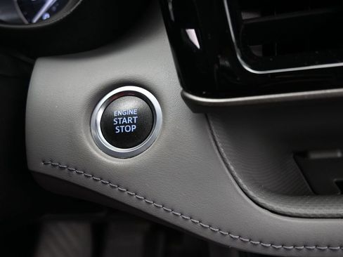 Used 2021 Toyota Highlander XLE image 25