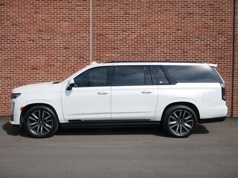 Used 2021 Cadillac Escalade ESV Sport w/ Driver Assist Tech Package AWD/4WD image 2