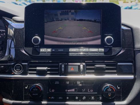 Used 2024 Nissan Pathfinder SV FWD image 30