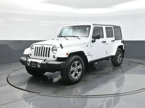 Used 2016 Jeep Wrangler Unlimited Sahara w/ Connectivity Group image 3