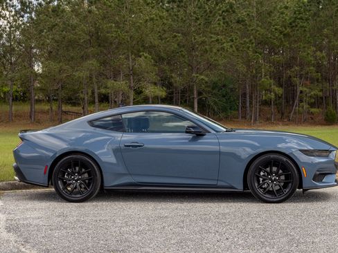 Used 2025 Ford Mustang Coupe RWD image 7