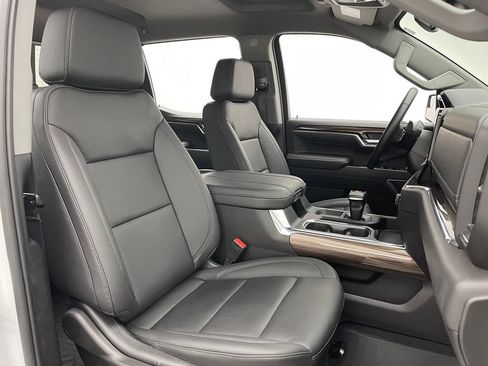 Used 2024 Chevrolet Silverado 1500 LT Trail Boss w/ Convenience Package II AWD/4WD image 32