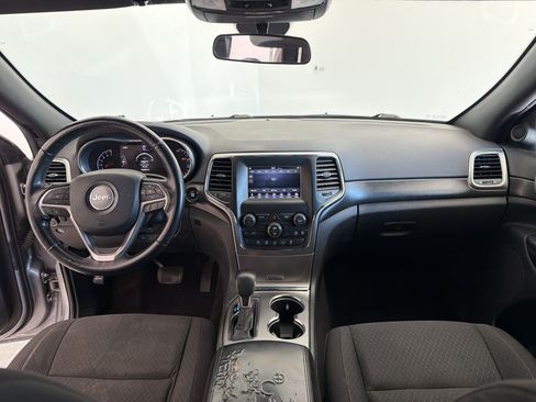 Used 2018 Jeep Grand Cherokee Laredo AWD/4WD image 16