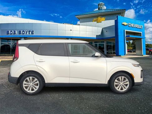 Used 2020 Kia Soul LX FWD image 2