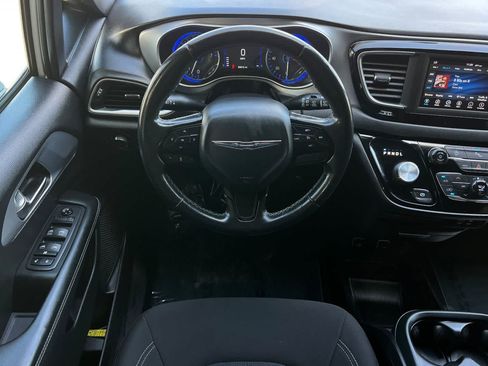 Used 2020 Chrysler Pacifica Touring w/ S Appearance Package FWD image 16