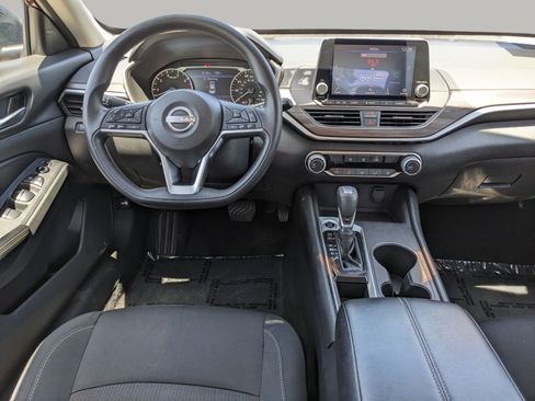 Used 2025 Nissan Altima 2.5 SV FWD image 14