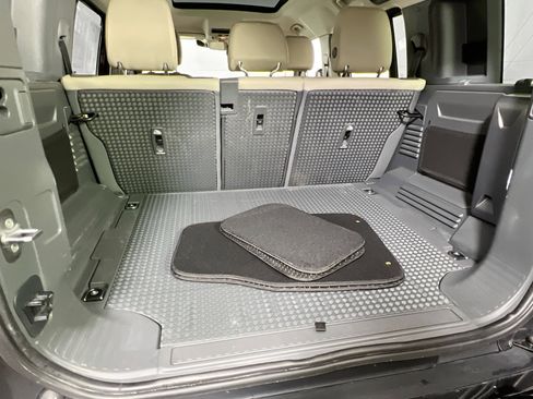 Used 2024 Land Rover Defender 110 S image 24