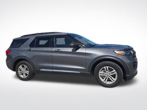 Used 2024 Ford Explorer XLT RWD image 1