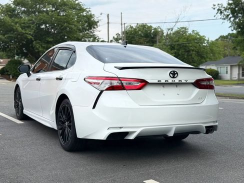 Used 2019 Toyota Camry SE FWD image 4