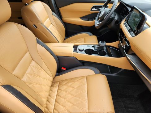 Used 2023 Nissan Rogue Platinum w/ Platinum Premium Package image 13