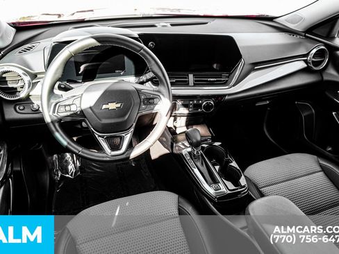 Used 2025 Chevrolet Trax LT w/ LT Convenience Package image 29