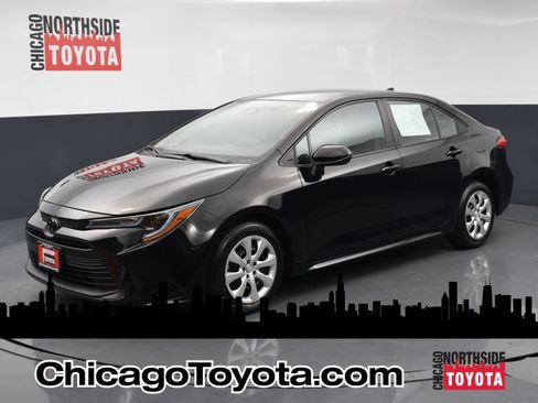 Used 2025 Toyota Corolla LE FWD image 1