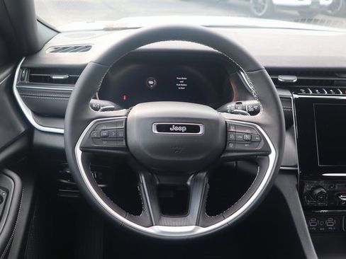 New 2025 Jeep Grand Cherokee L Altitude image 8