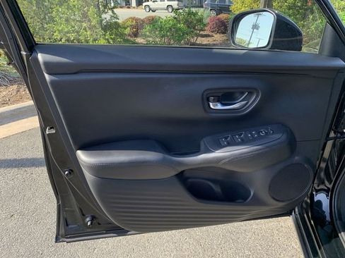 Used 2025 Honda HR-V LX image 17