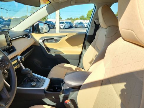 Used 2022 Toyota RAV4 XLE image 18