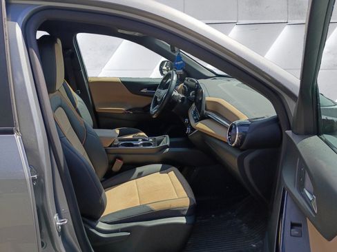 Used 2025 Chevrolet Equinox ACTIV w/ Safety and Technology Package AWD/4WD image 16
