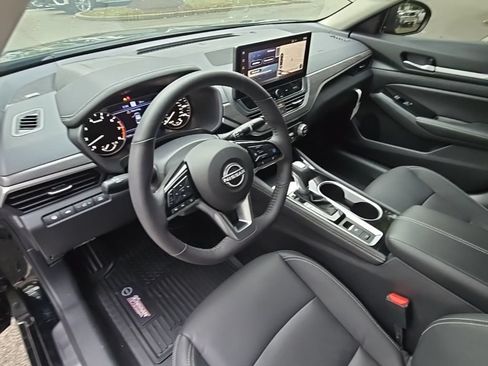 Used 2025 Nissan Altima 2.5 SL FWD image 13