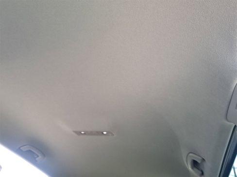 Certified 2022 Volkswagen Tiguan SE image 34