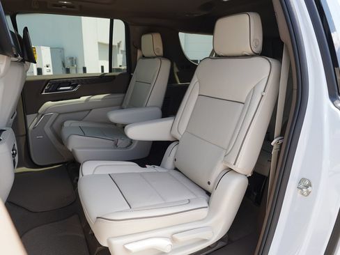 Used 2026 GMC Yukon XL Denali w/ Advanced Technology Package AWD/4WD image 20