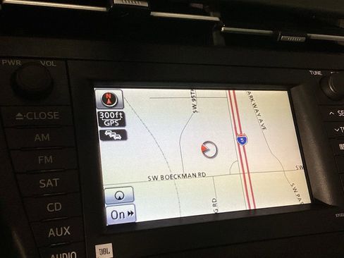 Used 2010 Toyota Prius Five FWD image 3